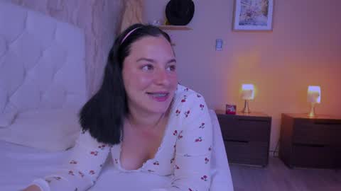 Snapshot of persefone_saira chatting on 04-04-26, 11:29 Marie online show from 04-04-26, 11:29