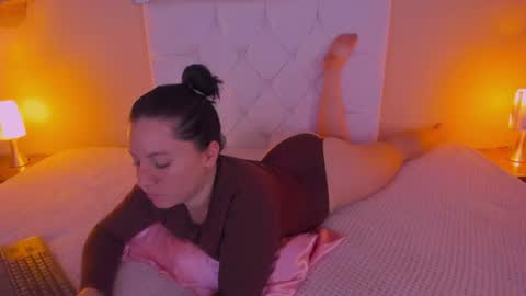Snapshot of persefone_saira chatting on 04-15-26, 11:28 Marie online show from 04-15-26, 11:28