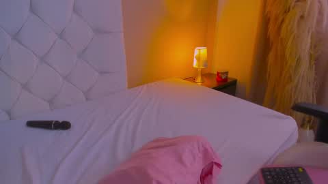 Snapshot of persefone_saira chatting on 04-23-26, 12:29 Marie online show from 04-23-26, 12:29