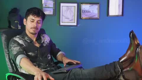 andres    online show from 11-14-25, 01:54