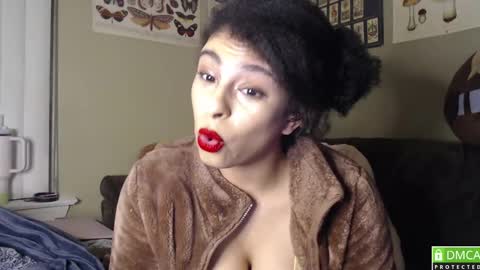 Snapshot of persephonesnymph chatting on 02-21-25, 07:23 Persephone online show from 02-21-25, 07:23
