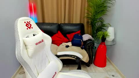 Snapshot of persinaky chatting on 05-04-26, 03:52 horror flying on the wings of the night.... online show from 05-04-26, 03:52