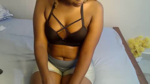 Snapshot of peru_queen chatting on 03-16-26, 01:26 peru_queen online show from 03-16-26, 01:26