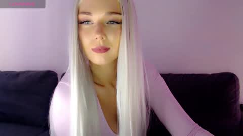 Snapshot of pervyblonde chatting on 12-17-24, 11:28 Isabella online show from 12-17-24, 11:28