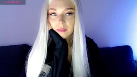Snapshot of pervyblonde chatting on 01-12-25, 11:50 Isabella online show from 01-12-25, 11:50