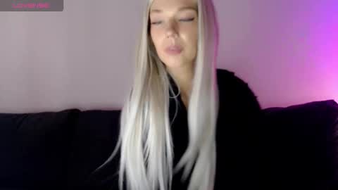 Snapshot of pervyblonde chatting on 10-28-25, 11:25 Isabella online show from 10-28-25, 11:25