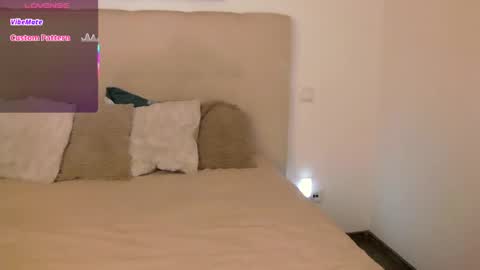 Snapshot of petersemily chatting on 04-25-26, 10:07 Peters Emily online show from 04-25-26, 10:07