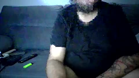 Snapshot of petit1985 chatting on 10-21-25, 07:14 Francescco online show from 10-21-25, 07:14