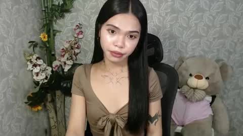 Snapshot of petite_angelx chatting on 01-22-25, 05:49 angel online show from 01-22-25, 05:49