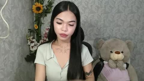 Snapshot of petite_angelx chatting on 01-29-25, 10:48 angel online show from 01-29-25, 10:48