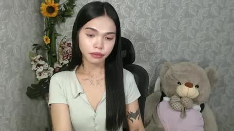 Snapshot of petite_angelx chatting on 01-31-25, 01:33 angel online show from 01-31-25, 01:33