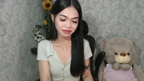 Snapshot of petite_angelx chatting on 02-05-25, 11:06 angel online show from 02-05-25, 11:06