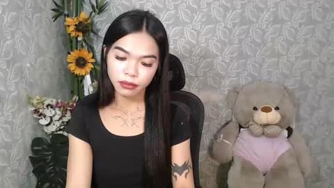 Snapshot of petite_angelx chatting on 03-01-25, 01:18 angel online show from 03-01-25, 01:18