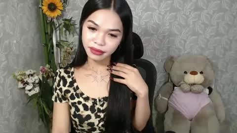 Snapshot of petite_angelx chatting on 03-05-25, 06:45 angel online show from 03-05-25, 06:45