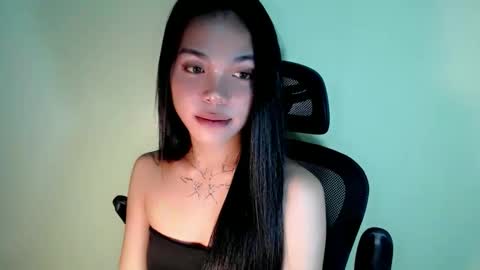 Snapshot of petite_angelx chatting on 09-11-25, 10:37 angel online show from 09-11-25, 10:37