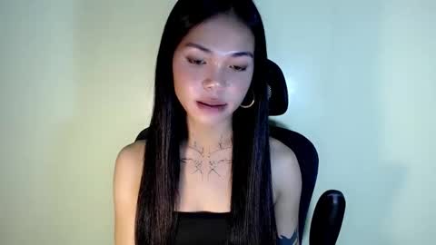 Snapshot of petite_angelx chatting on 09-21-25, 12:45 angel online show from 09-21-25, 12:45