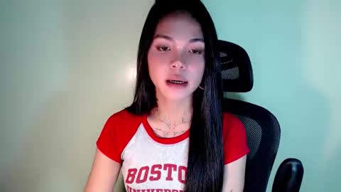 Snapshot of petite_angelx chatting on 09-23-25, 01:08 angel online show from 09-23-25, 01:08