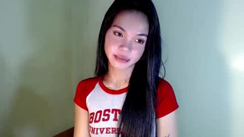 Snapshot of petite_angelx chatting on 10-11-25, 11:47 angel online show from 10-11-25, 11:47