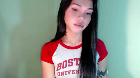 Snapshot of petite_angelx chatting on 10-27-25, 12:53 angel online show from 10-27-25, 12:53