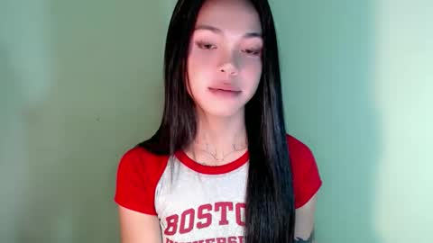 Snapshot of petite_angelx chatting on 10-28-25, 12:58 angel online show from 10-28-25, 12:58