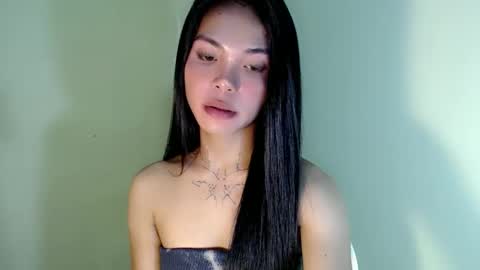 Snapshot of petite_angelx chatting on 10-28-25, 01:03 angel online show from 10-28-25, 01:03