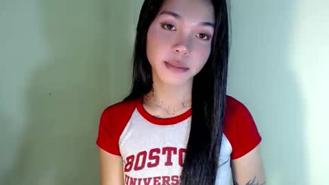 Snapshot of petite_angelx chatting on 10-29-25, 01:19 angel online show from 10-29-25, 01:19