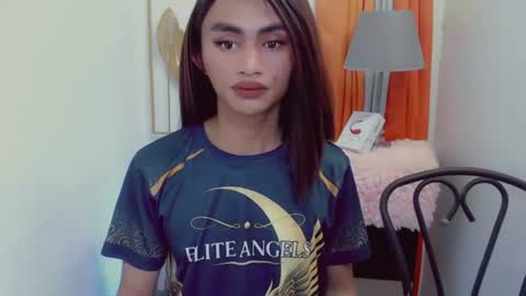 petite_barbie88 online show from 06-17-26, 01:41