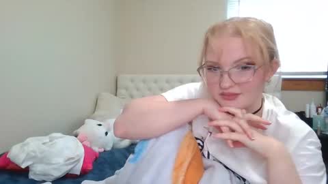 Little cupcake online show from 02-20-25, 10:48