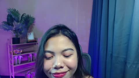 Snapshot of petite_novy chatting on 03-08-25, 08:33 Novy online show from 03-08-25, 08:33