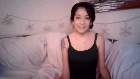 Snapshot of petite_treat_ chatting on 12-20-25, 05:03 petite treat online show from 12-20-25, 05:03