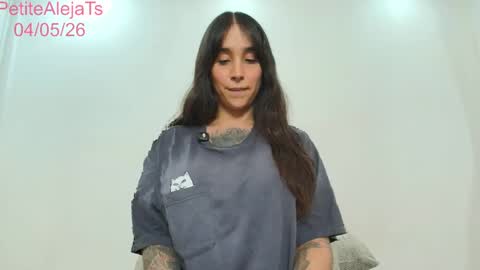 Snapshot of petitealejats chatting on 05-04-26, 10:06 PetiteAlejaTs online show from 05-04-26, 10:06