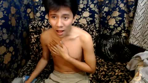 Snapshot of petiteasian_boy chatting on 06-23-26, 03:59 cute vir online show from 06-23-26, 03:59