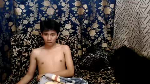 Snapshot of petiteasian_boy chatting on 06-24-26, 04:44 cute vir online show from 06-24-26, 04:44