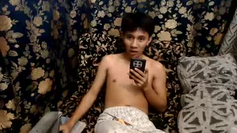 Snapshot of petiteasian_boy chatting on 07-08-26, 06:34 cute vir online show from 07-08-26, 06:34