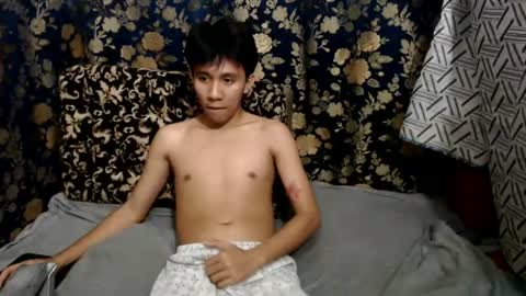 Snapshot of petiteasian_boy chatting on 07-19-26, 09:57 cute vir online show from 07-19-26, 09:57