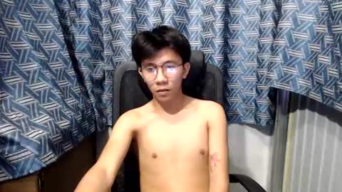 Snapshot of petiteasian_boy chatting on 07-23-26, 09:18 cute vir online show from 07-23-26, 09:18