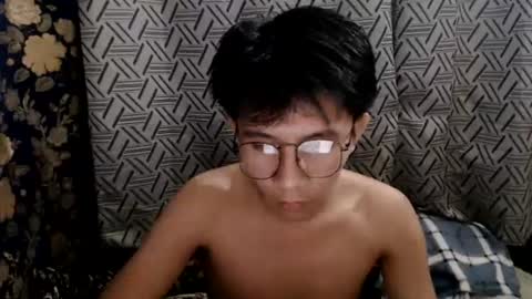 Snapshot of petiteasian_boy chatting on 07-25-26, 12:03 cute vir online show from 07-25-26, 12:03