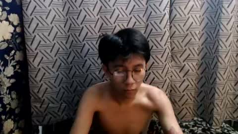 Snapshot of petiteasian_boy chatting on 07-26-26, 02:53 cute vir online show from 07-26-26, 02:53