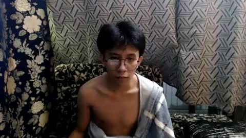 Snapshot of petiteasian_boy chatting on 07-27-26, 04:19 cute vir online show from 07-27-26, 04:19