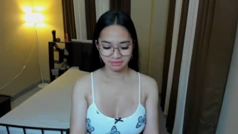 Snapshot of petiteasianmarian chatting on 04-09-26, 11:43 bigcock Marian online show from 04-09-26, 11:43