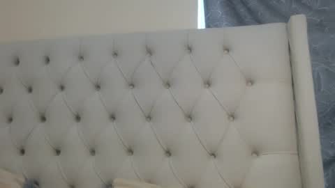 Snapshot of petiteblackjuicy chatting on 06-14-26, 09:00 Amara online show from 06-14-26, 09:00