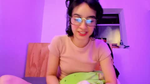 Lunna online show from 12-21-24, 02:19