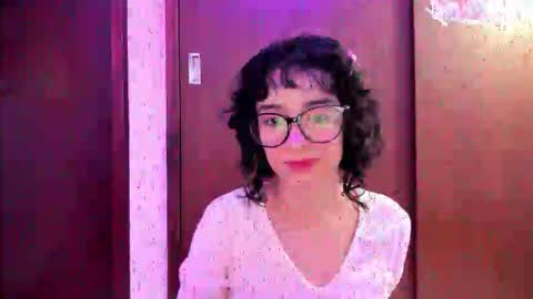 Lunna online show from 09-26-25, 10:36