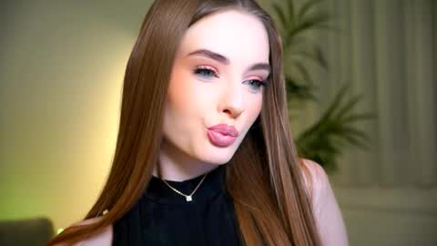 Snapshot of petitegonwiild chatting on 10-10-25, 10:09 Petitegonwiild online show from 10-10-25, 10:09