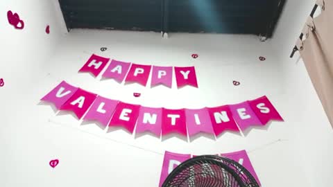 Snapshot of petiteivoryqueen chatting on 02-28-25, 07:15 danna online show from 02-28-25, 07:15