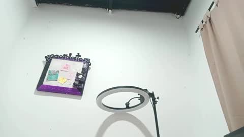 Snapshot of petiteivoryqueen chatting on 03-05-25, 04:02 danna online show from 03-05-25, 04:02