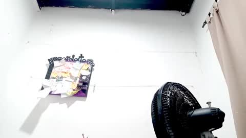 Snapshot of petiteivoryqueen chatting on 09-28-25, 06:30 danna online show from 09-28-25, 06:30