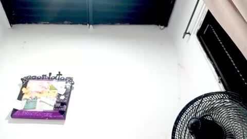 Snapshot of petiteivoryqueen chatting on 11-18-25, 03:34 danna online show from 11-18-25, 03:34