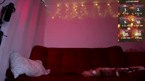 Snapshot of petitemuse chatting on 02-27-25, 07:37 diana fansly petitemuse online show from 02-27-25, 07:37