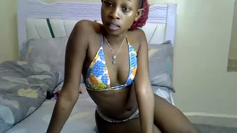 Snapshot of petitenoirr chatting on 06-17-26, 01:34 petitenoirr online show from 06-17-26, 01:34